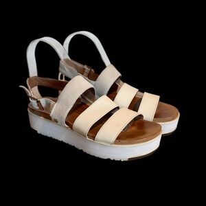 UGG Braelynn Cream and Tan Platform Sandals Size 7.5
